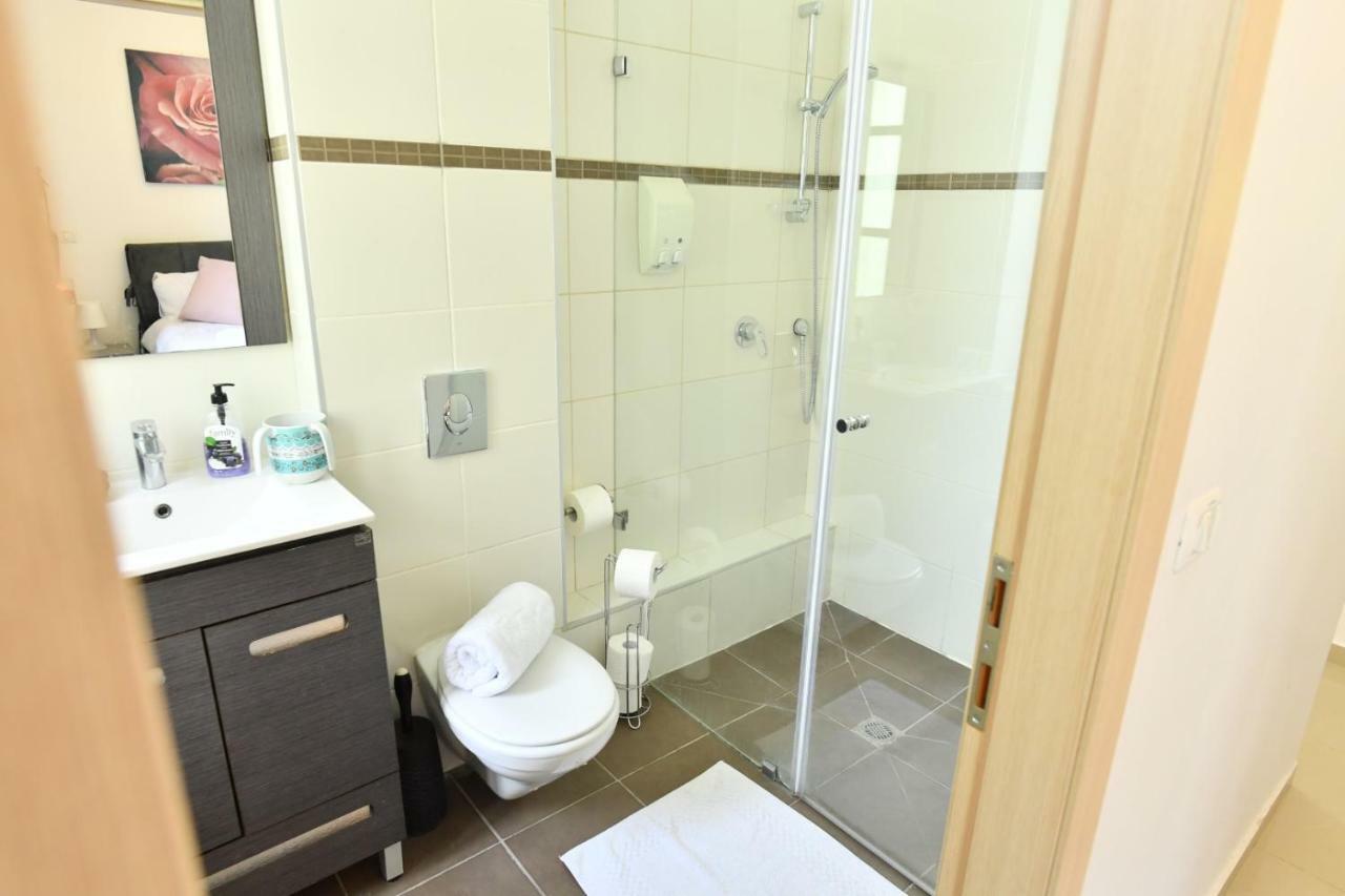 Saidoff, Amazing 4 Bedroom 3 Bath In City Center, Pool, Parking!!! Jerusalem Exterior photo